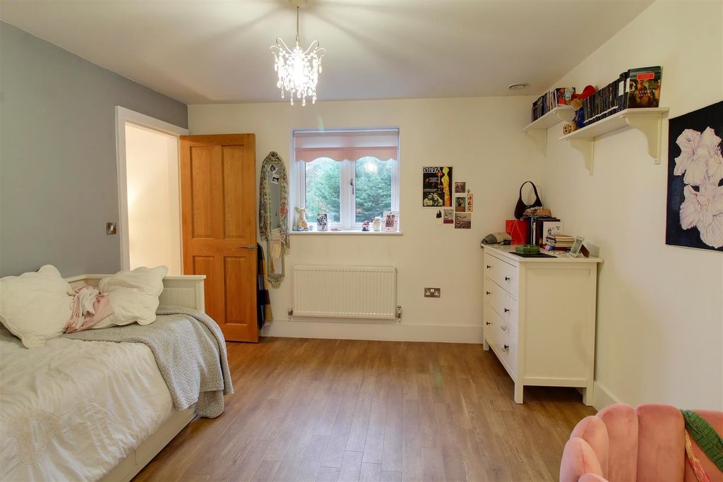 Additional image 33 of 5 bed detached house for salePeplins Way, Brookmans Park AL9