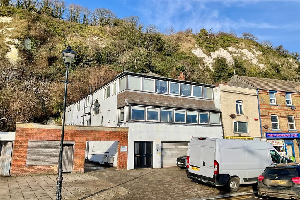 Property photo 1 of 13 (Main)