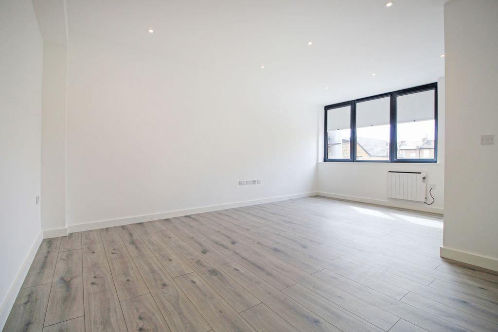 Property photo 2 of 11 Gallery