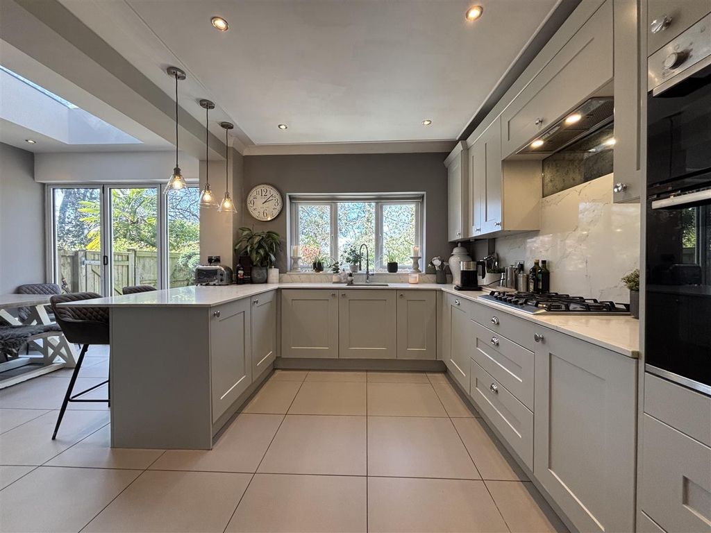 Property photo 2 of 30