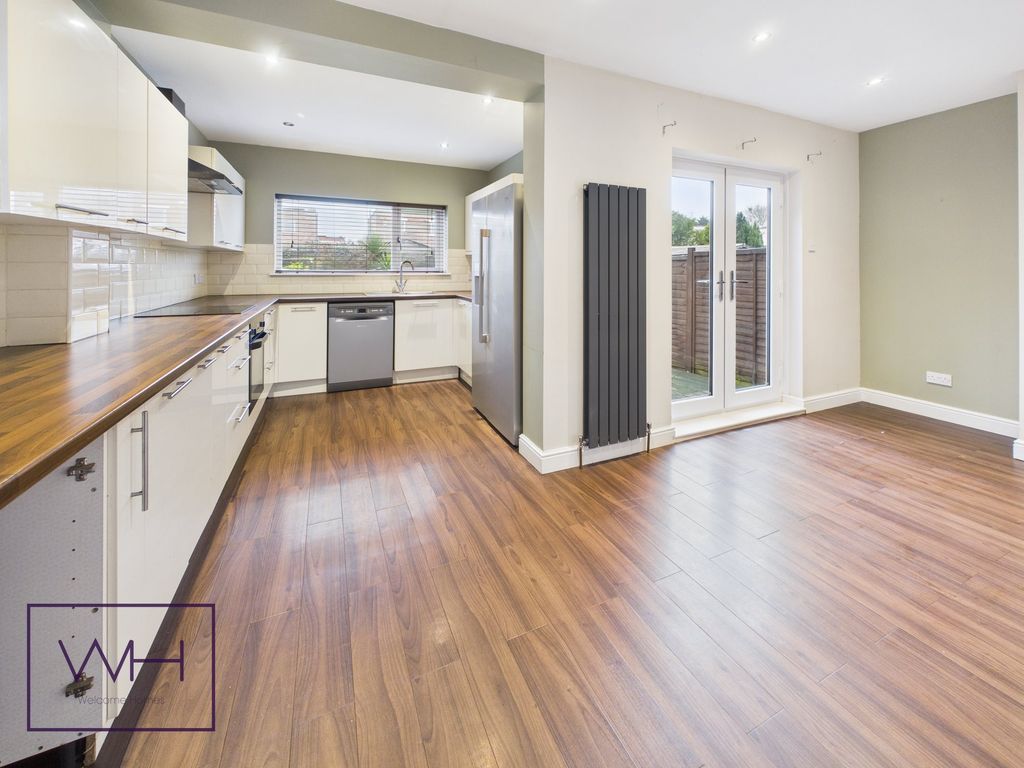 Property photo 3 of 18 Cam04980G0-Pr0114-Still001