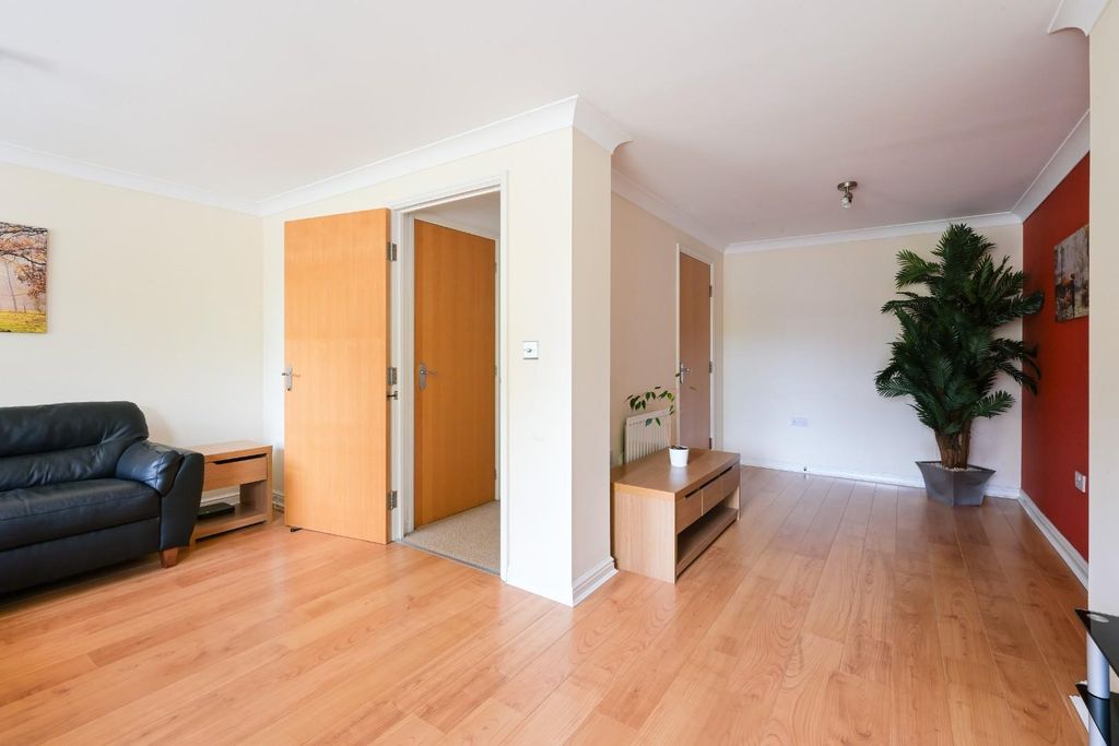 Property photo 3 of 20 Horton Crescent