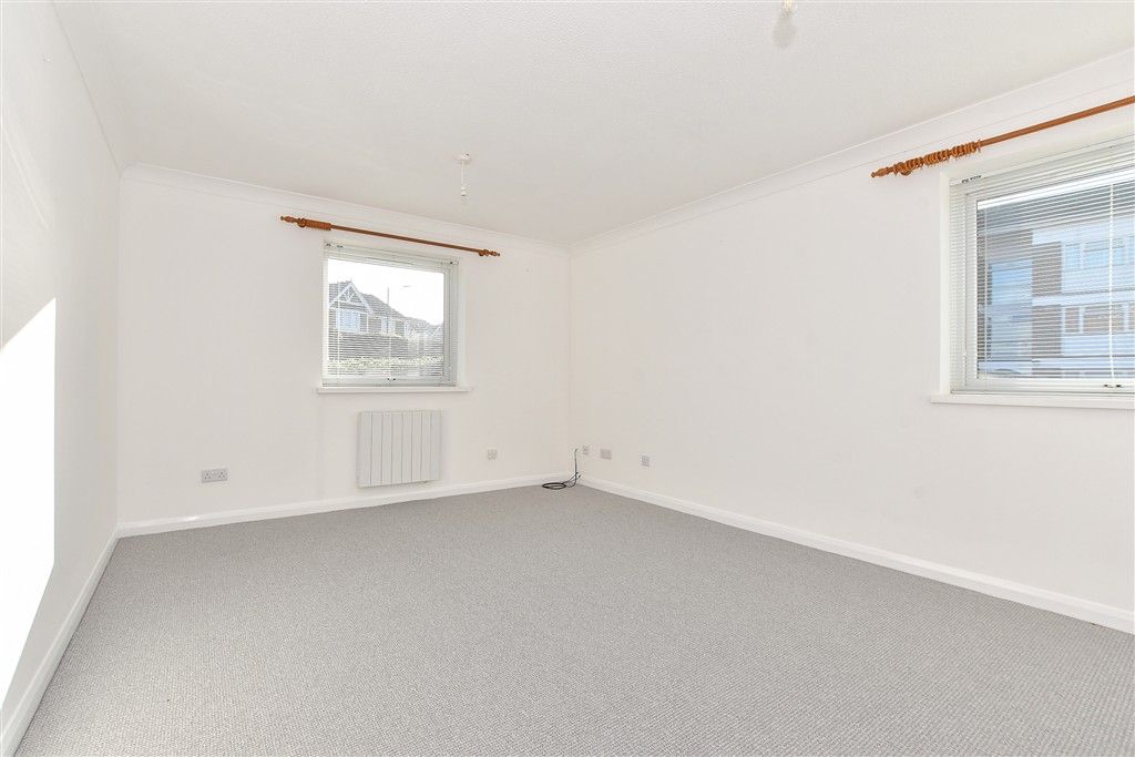 Property photo 1 of 11 Lounge