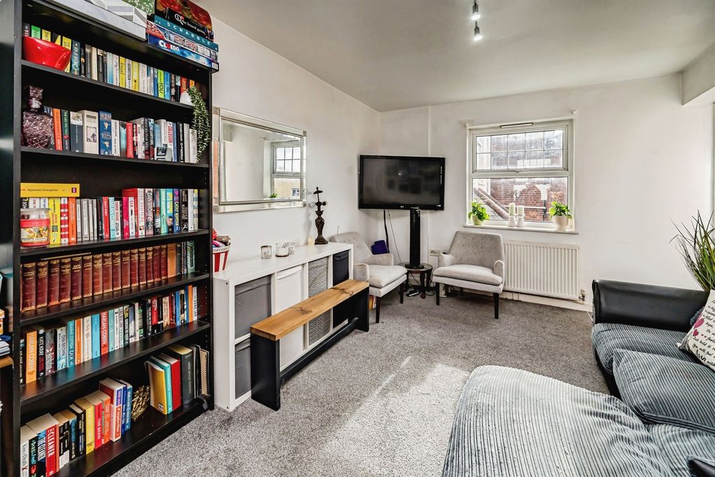 Property photo 3 of 17