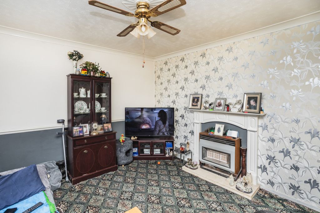 Property photo 3 of 24
