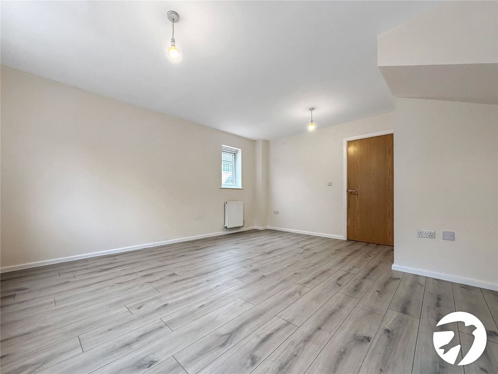 Property photo 3 of 11 Picture No. 10