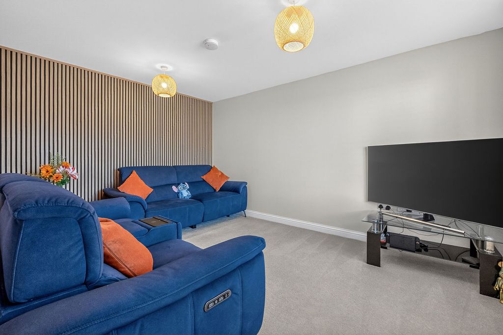 Property photo 3 of 31