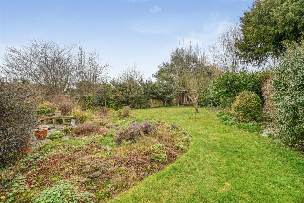 Property photo 3 of 28