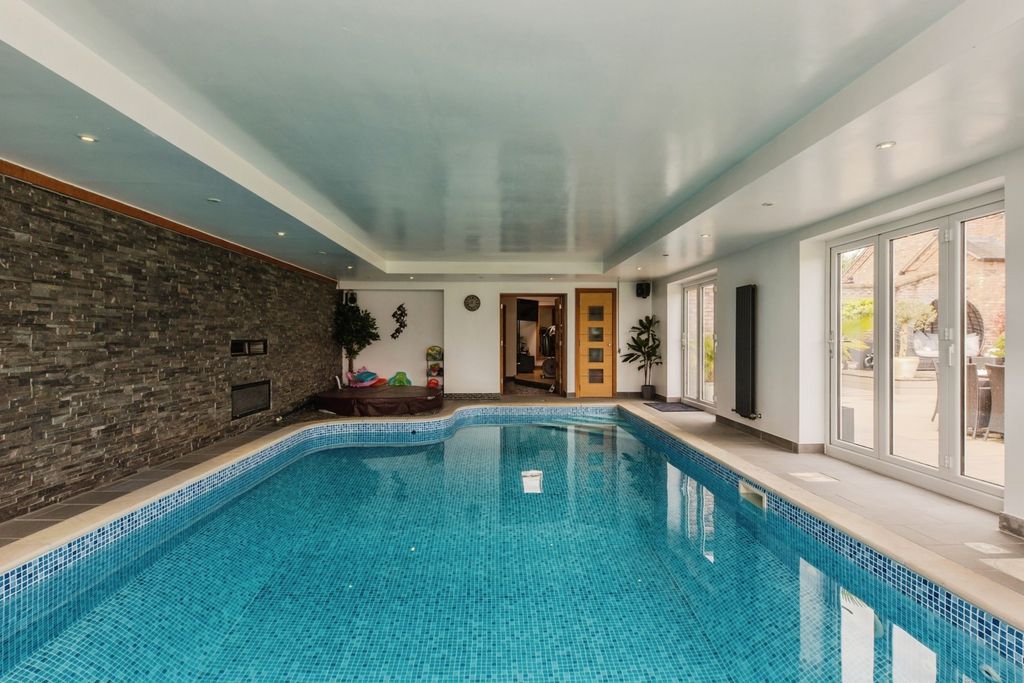 Property photo 3 of 50 Pbox-Img.Jpg