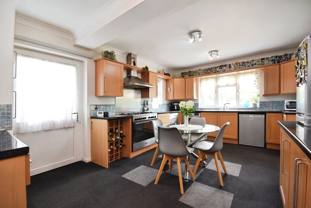 Property photo 2 of 16 Kitchen