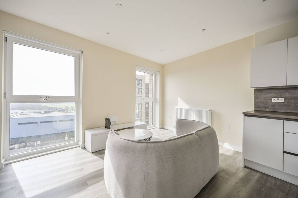 Property photo 2 of 18