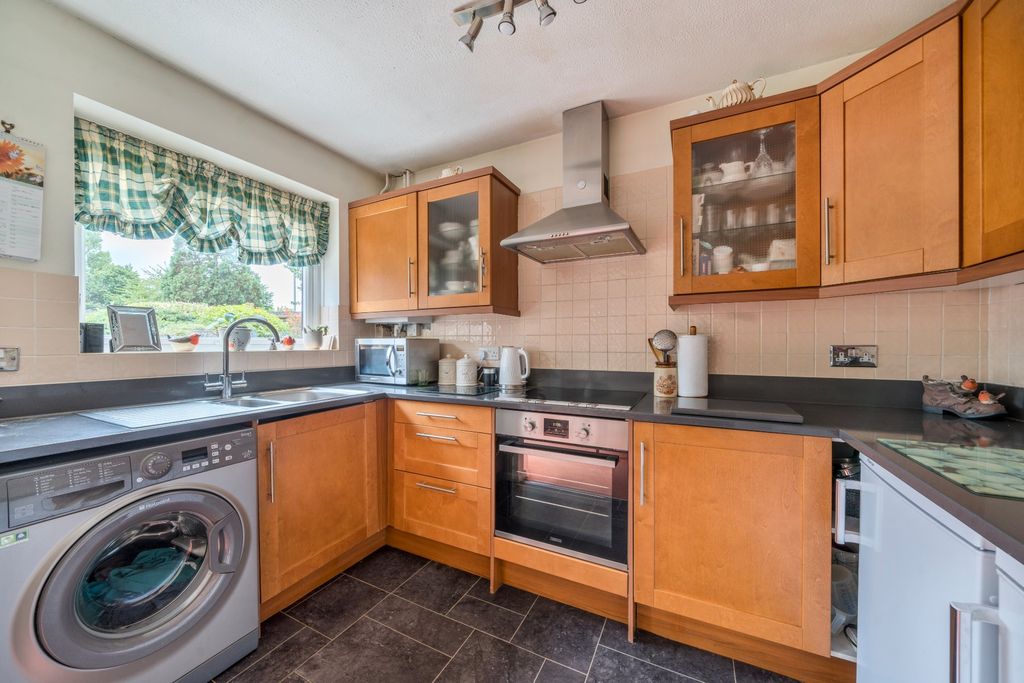 Property photo 3 of 25 Kitchen