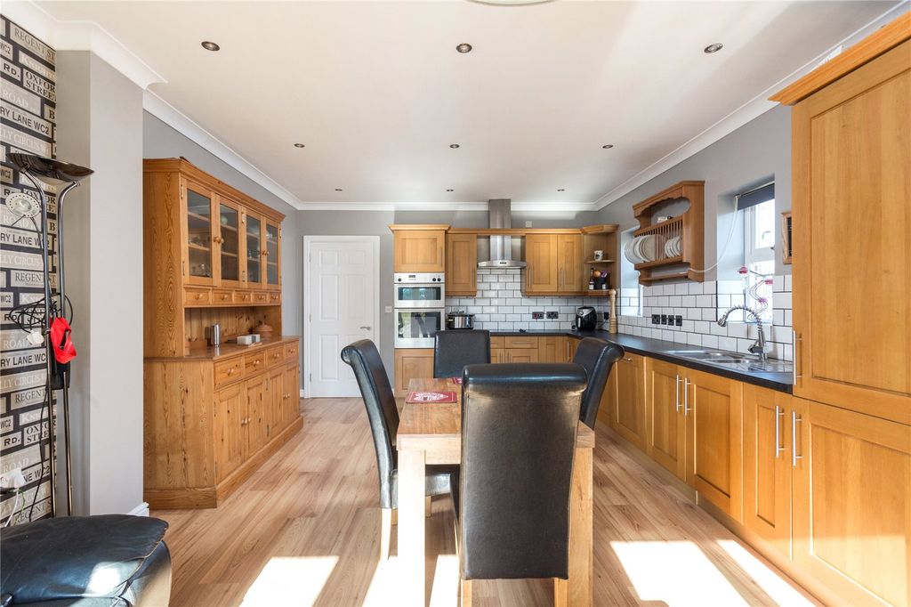 Property photo 3 of 17 Kitchen