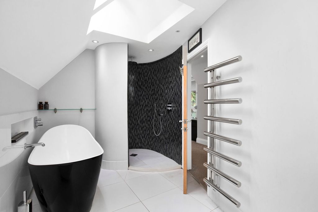 Property photo 3 of 45