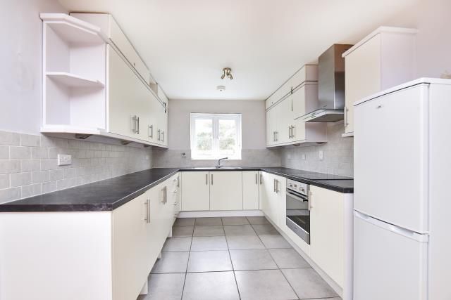 Property photo 3 of 9 Kitchen