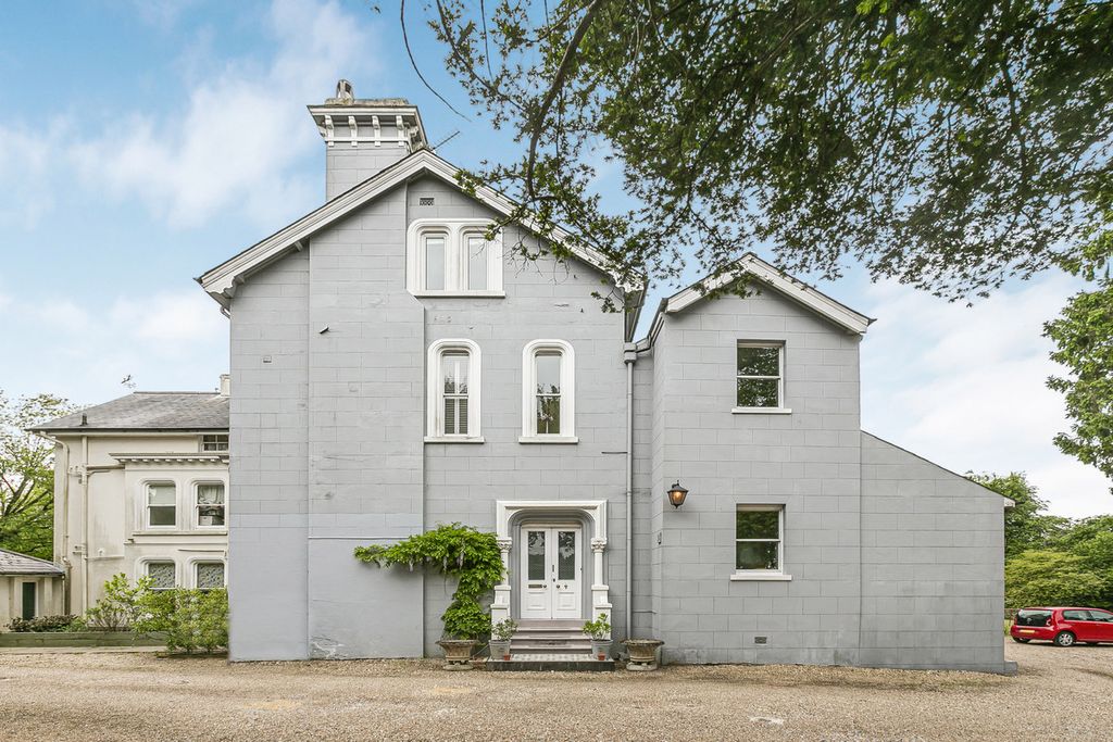 Property photo 1 of 33