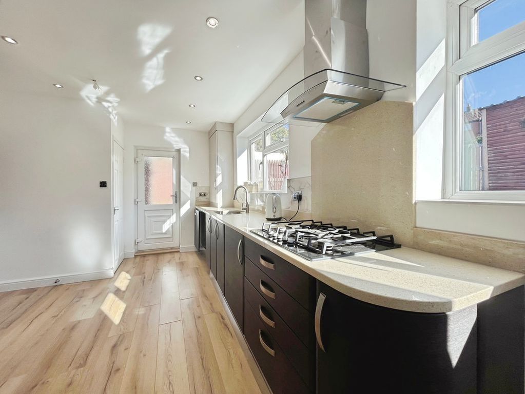 Property photo 3 of 26 Kitchen