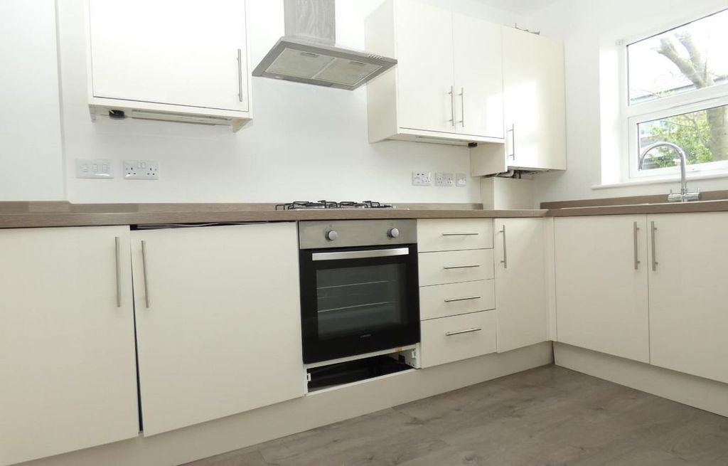 Property photo 3 of 11 Picture 3