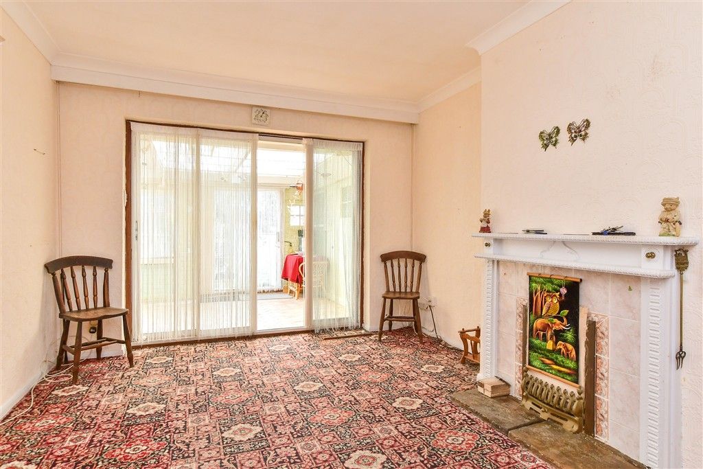 Property photo 3 of 11 Lounge