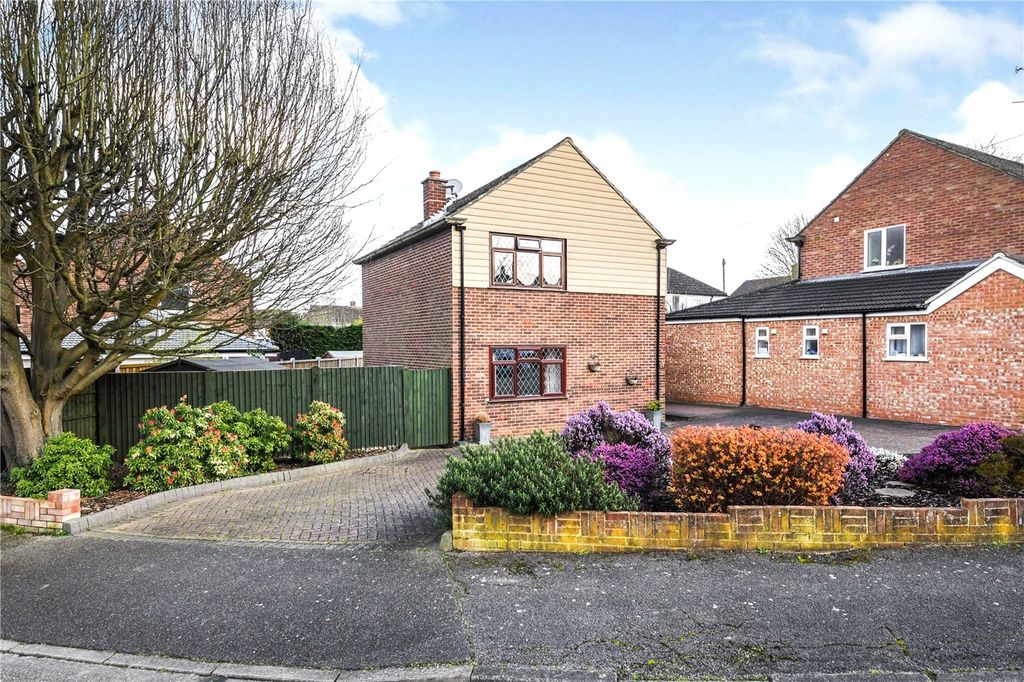 Property photo 2 of 11 External