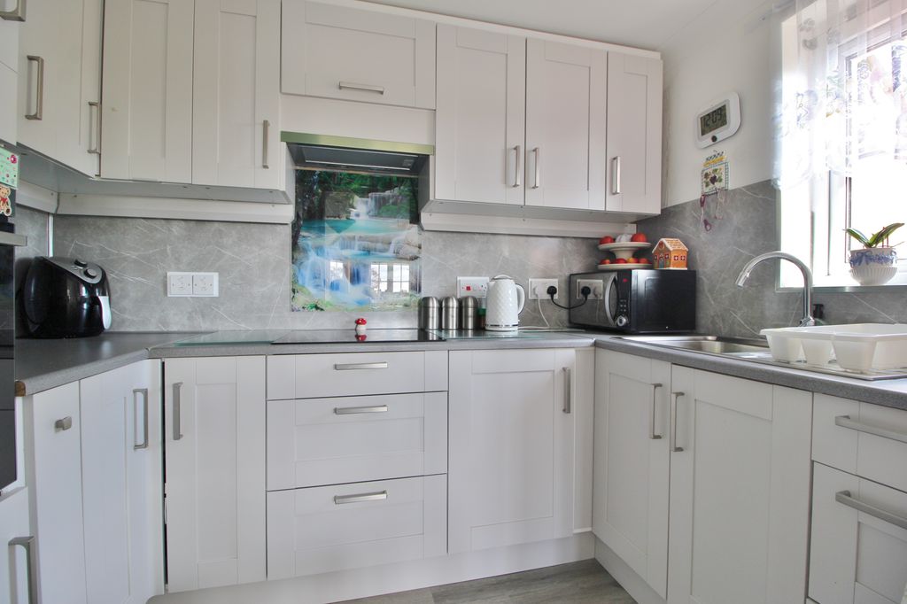 Property photo 2 of 23