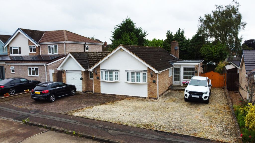 Property photo 1 of 20 Silverwood Close, Rowlatts Hill, Leicester, Leicestershire, Le5 2Gt
