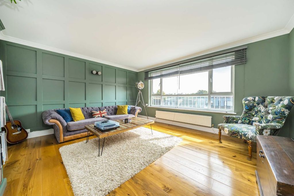 Property photo 2 of 10