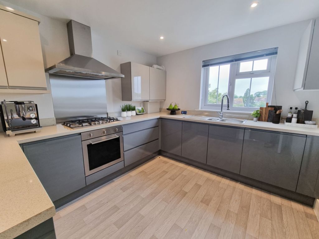 Property photo 1 of 8 Kitchen