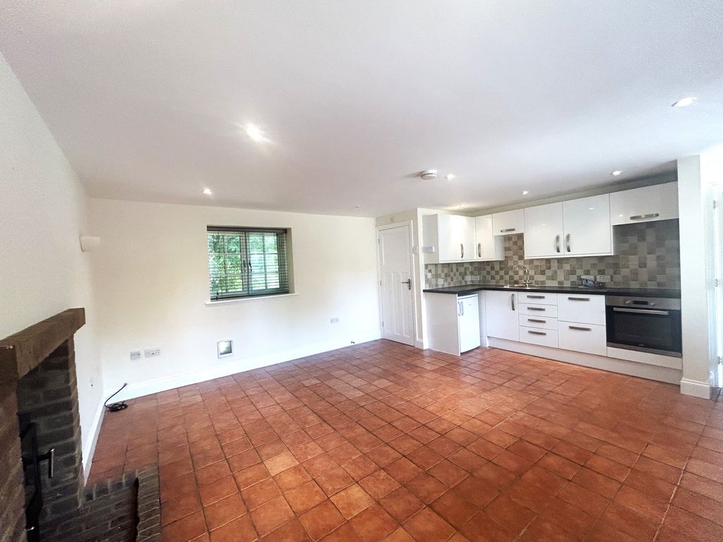 Property photo 2 of 6 Kitchen