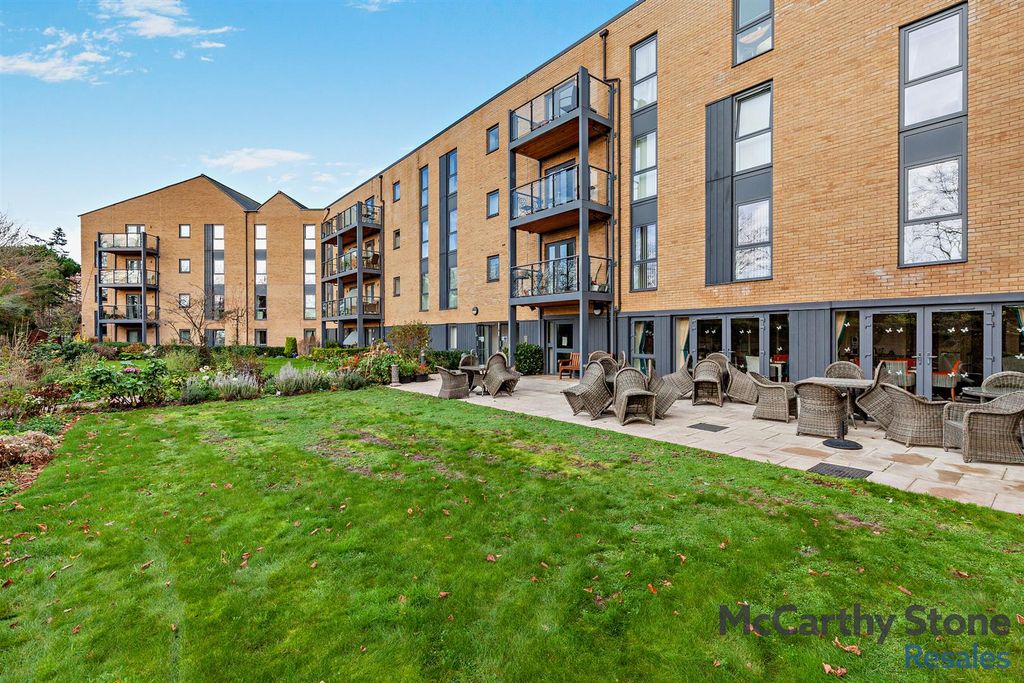 Property photo 3 of 14 8669353-Exterior03-800.Jpg