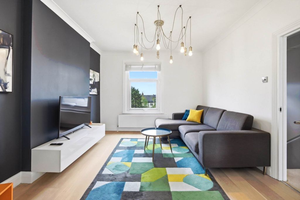 Property photo 2 of 9