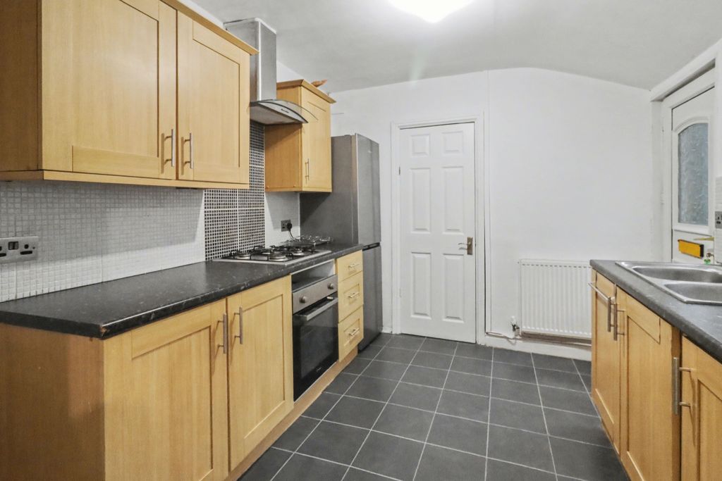 Property photo 3 of 9