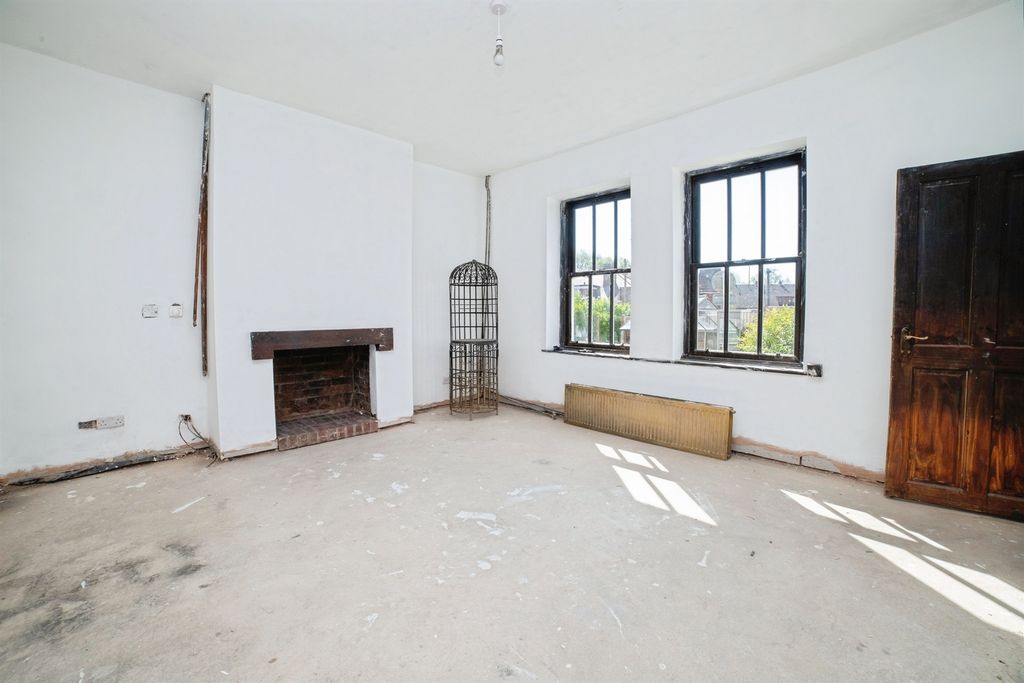 Property photo 2 of 20