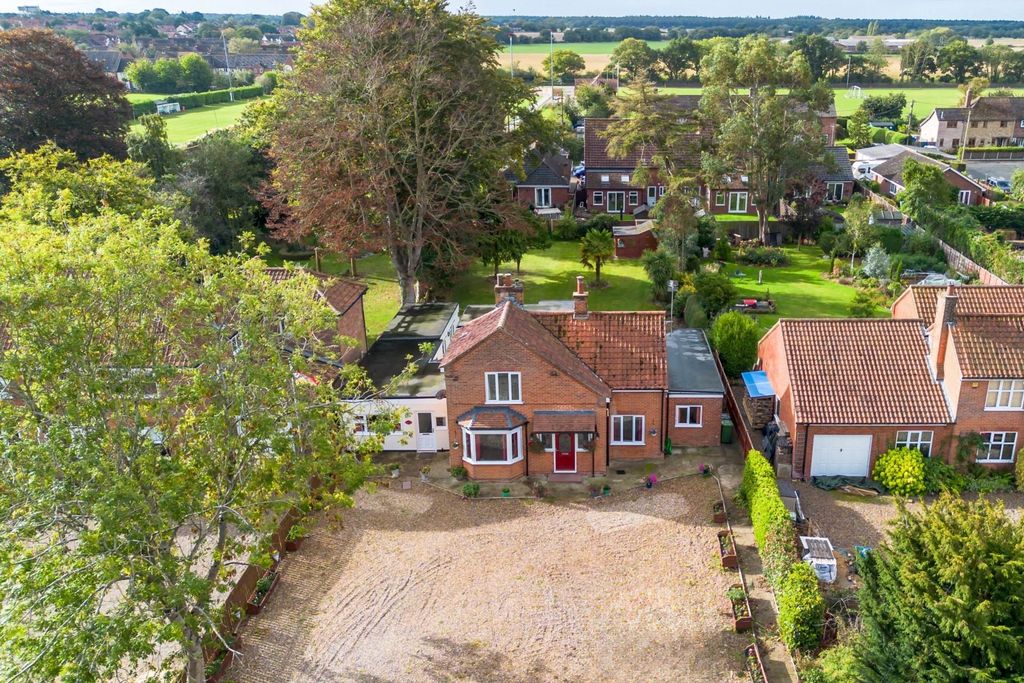 Property photo 2 of 35