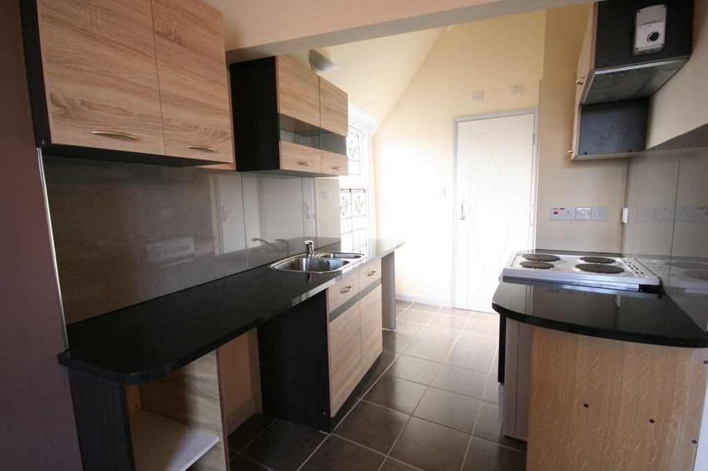 Property photo 3 of 6 Kitchen