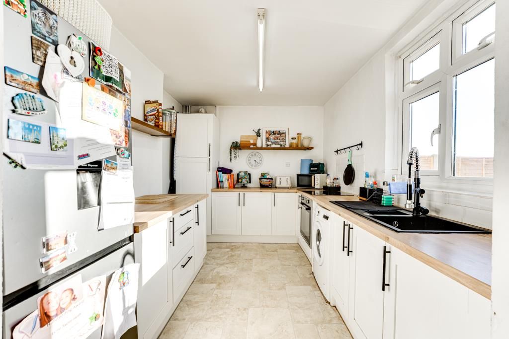 Property photo 2 of 25 25 West Avenue, Burton Latimer-11.Jpg