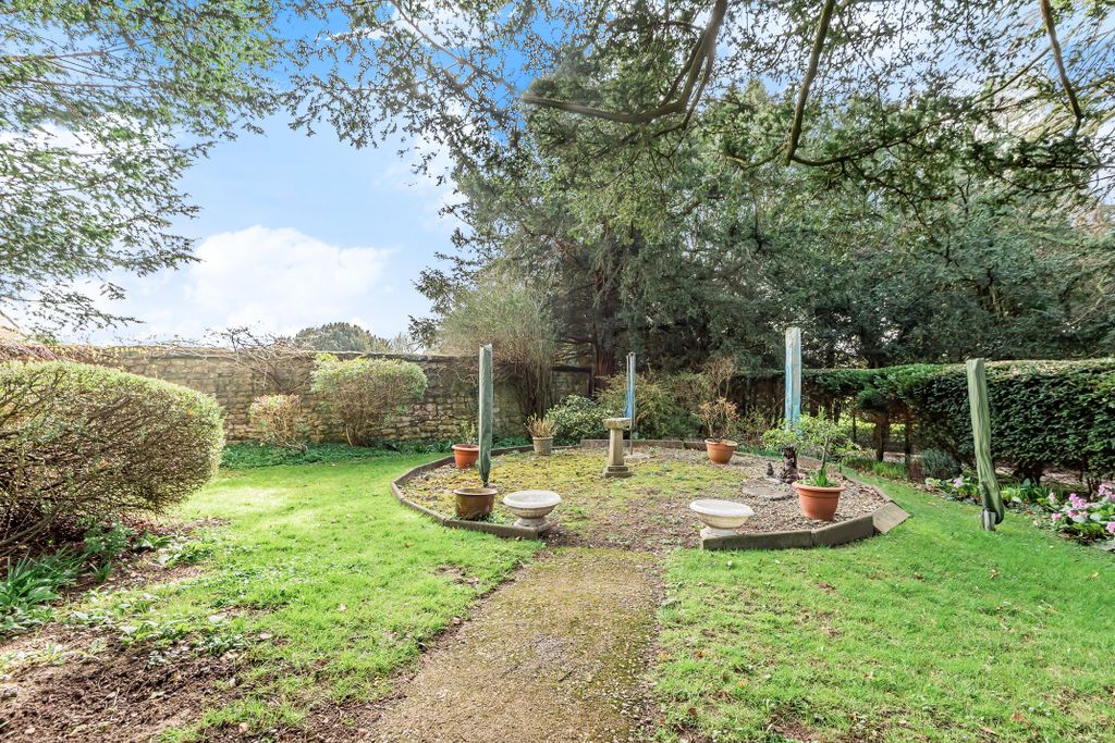 Property photo 3 of 10 Communal Garden