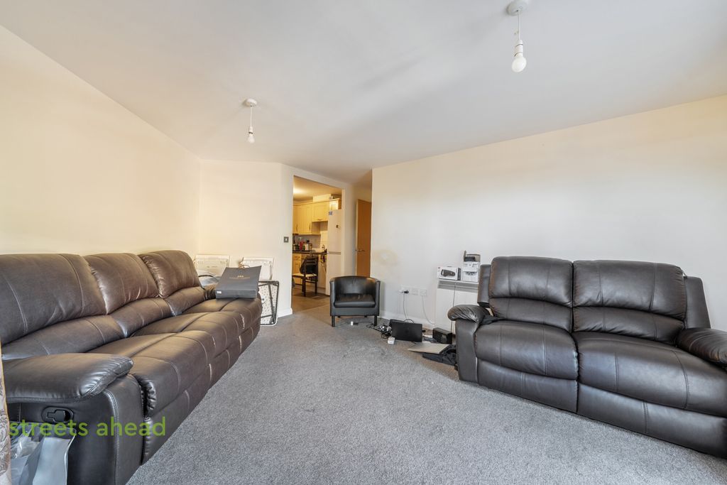 Property photo 2 of 15 Efe896E6-F122-4Cb...