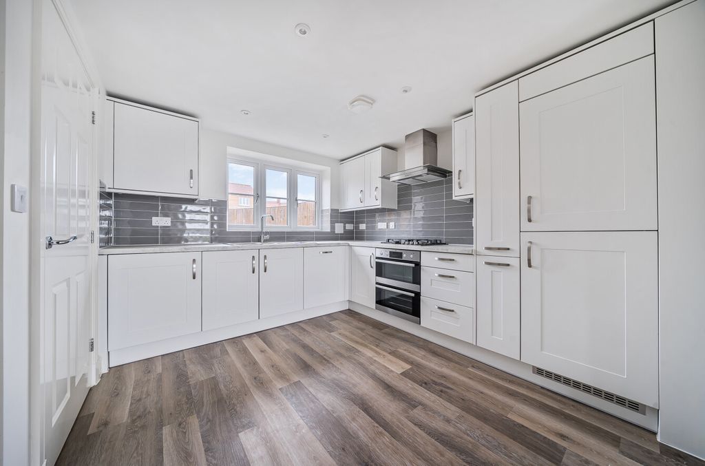 Property photo 2 of 23 1389193-8-6940102...