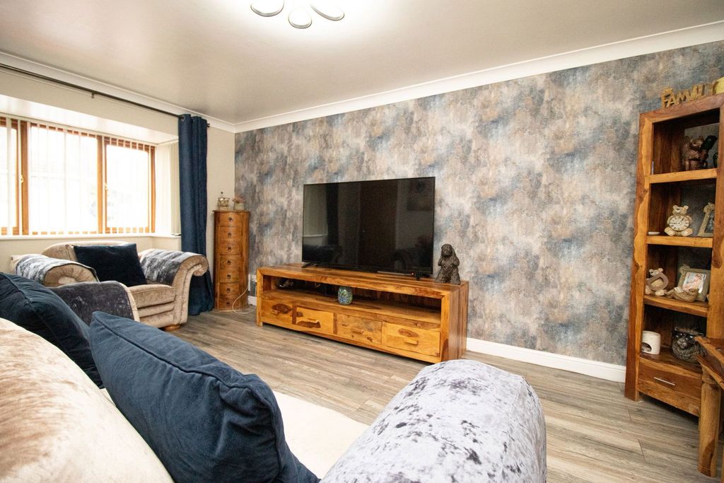 Property photo 3 of 26