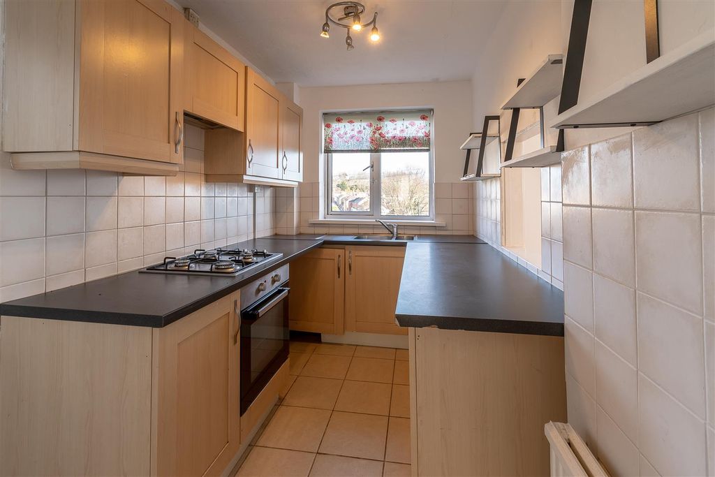 Property photo 3 of 19 Kitchen