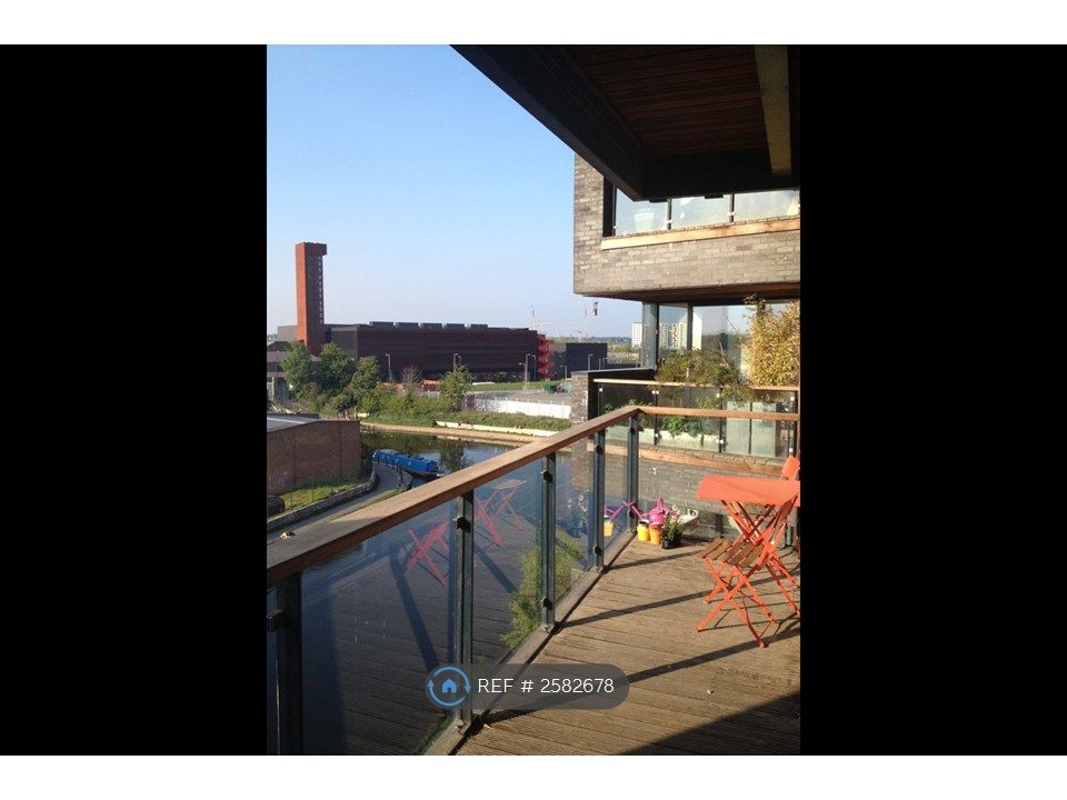 Property photo 2 of 14 Balcony Overlooks The Hertford Union Canal