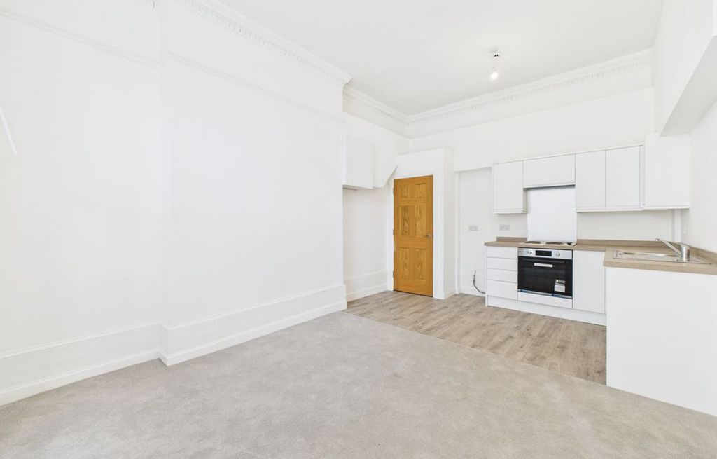 Property photo 1 of 2