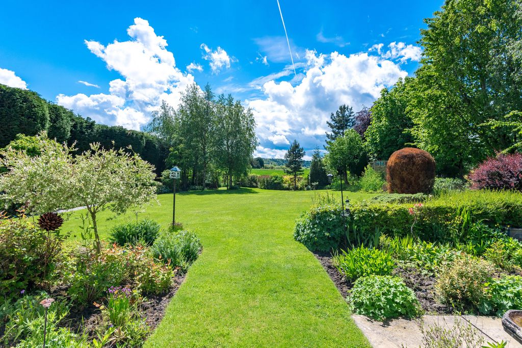 Property photo 3 of 36 Garden