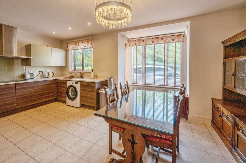 Property photo 3 of 15 Dining Area