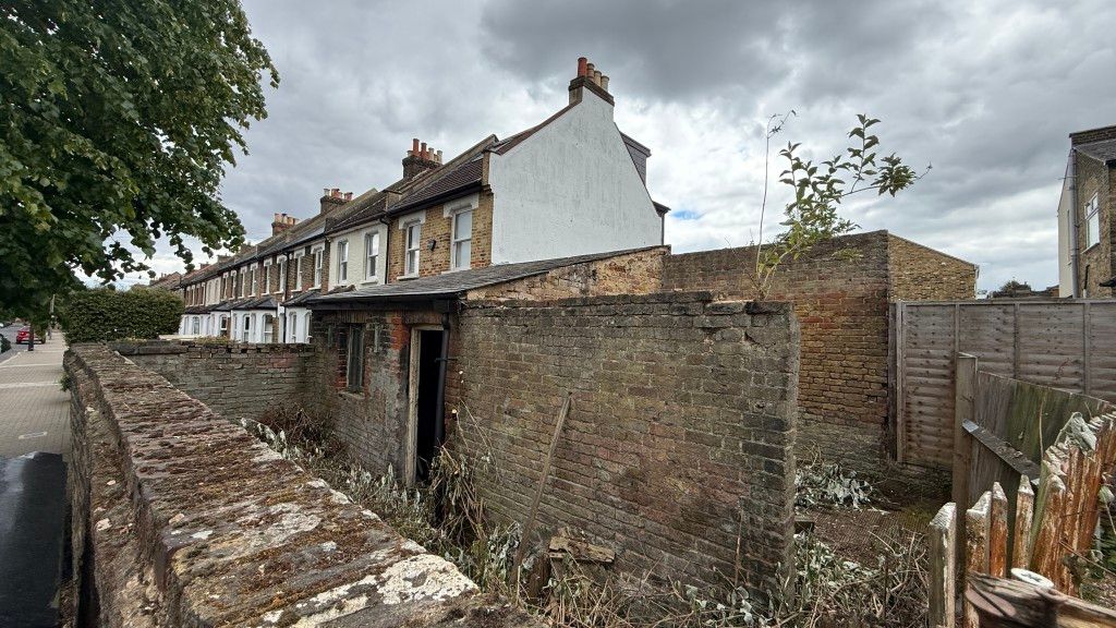 Property photo 2 of 4 External Image Of Building Over Wall From End