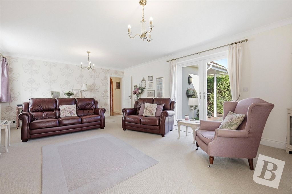 Property photo 3 of 20 Living Room