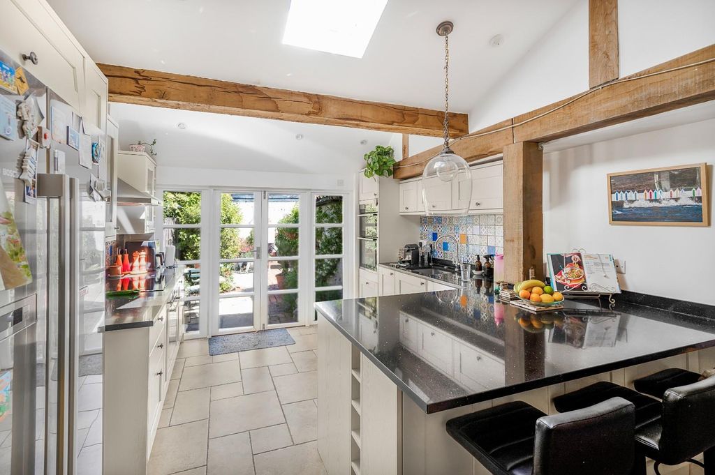 Property photo 2 of 25 Kitchen