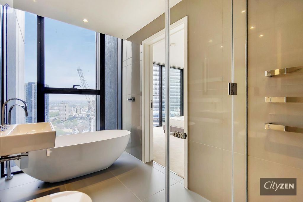 Property photo 3 of 16 En-Suite