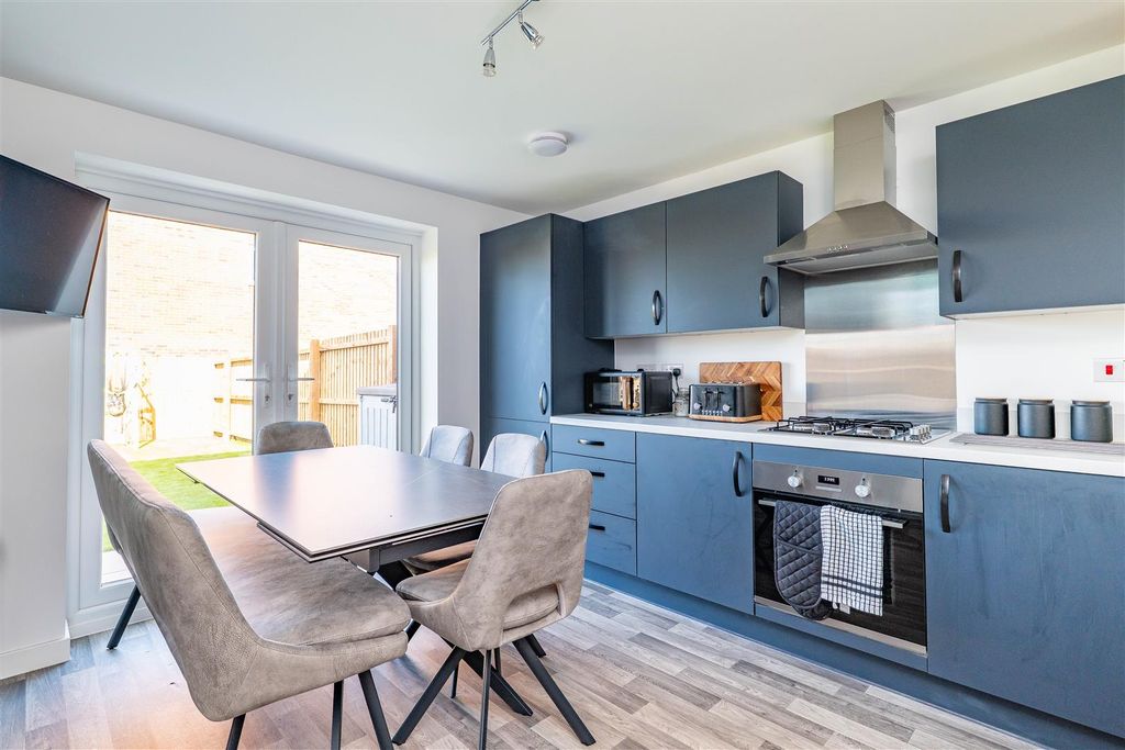 Property photo 3 of 21 Kitchen/Dining Room
